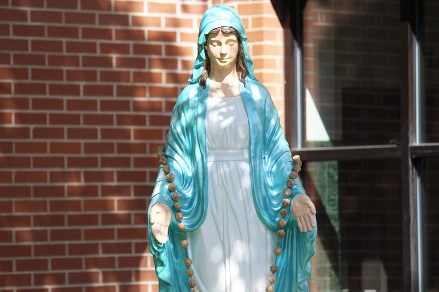 Mondays+with+Mary+are+opportunities+to+pray+the+rosary+in+the+courtyard+near+the+statue+of+Mary.