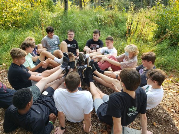 Sophomores Make Connections During Retreat