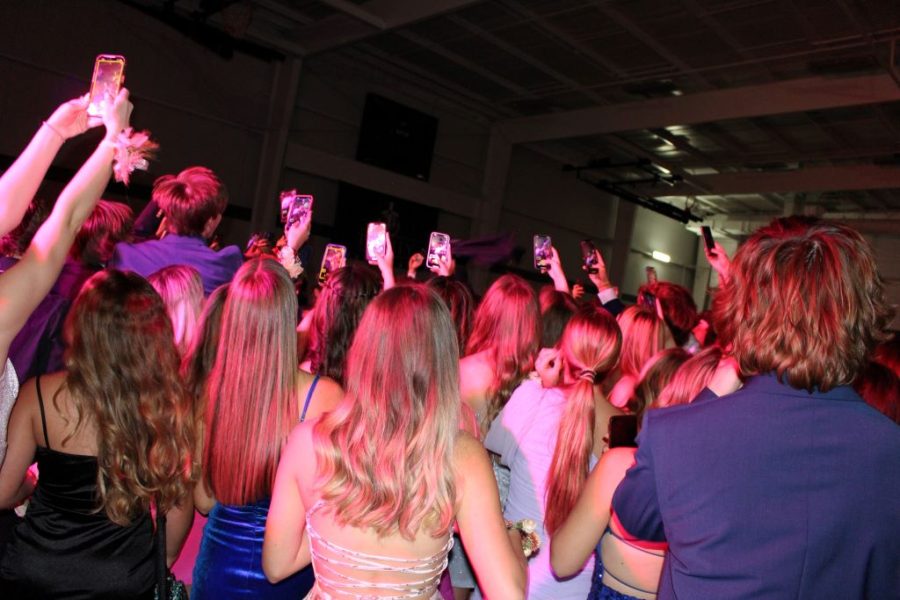 Freshmen+Fill+Shamrock+Gym+at+First+Dance+of+the+Year
