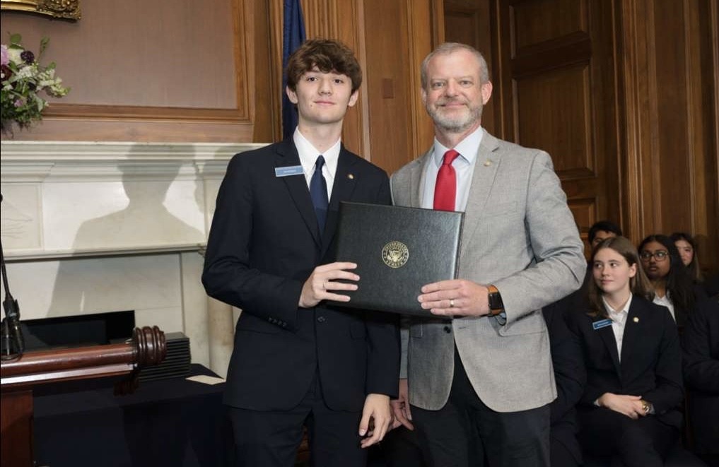 Beierle (left) with Senate Republican Secretary Robert Duncan